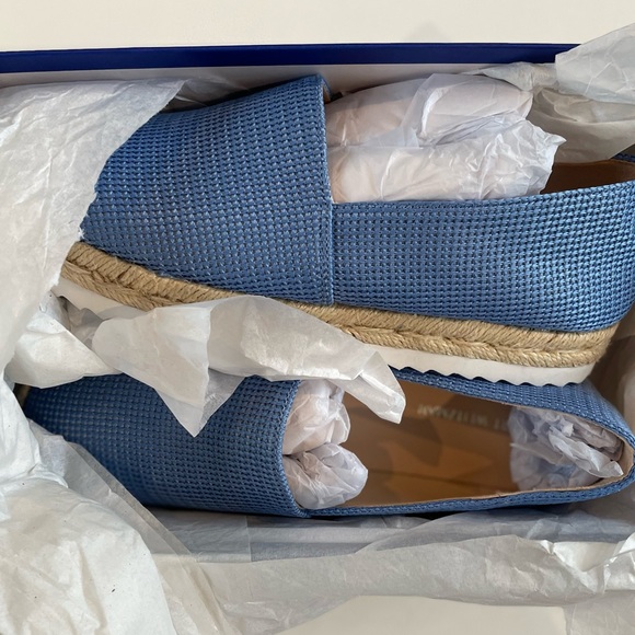 NEW WITH BOX AND DUSTER BAG MYKONOS ESPADRILLE SPORT FLAT SIZE 5 WOMENS - Picture 2 of 6